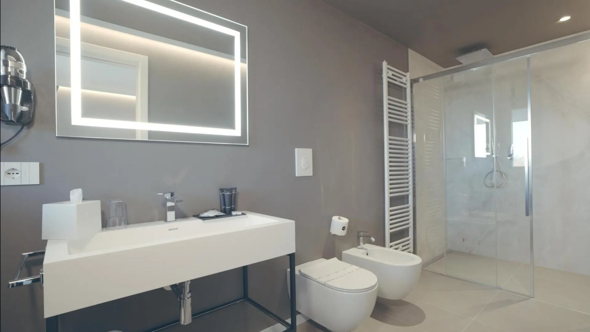 Hotel Cristal Sirmione 3*,  Italia
